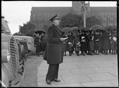 Salvation Army mobile canteens, 1941?