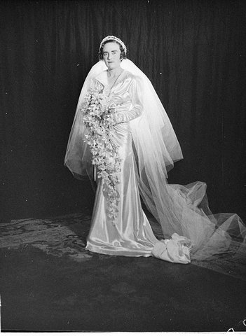 SandsCracknell wedding Bridesmaids very pale pink bride magnolia satin pearl coronet and creamy veil bouquet frangipani and pink rosebuds, 1936