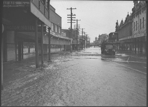 Scene in High Street opposite Post Office, 1952