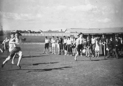 Schoolboys athletics at the Sports Ground, 1934
