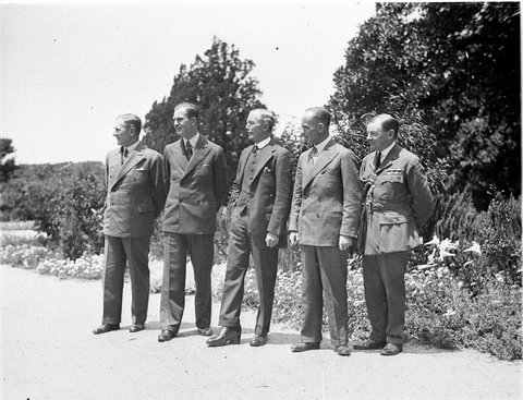 Scott and Campbell Black received at Government House by Governor Sir Philip Game and his Aidedecamp Group Captain Gifford RAF, 1934?