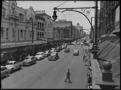 Shopping crowds Hunter Street, 1953