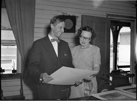 Show secretary, 1957
