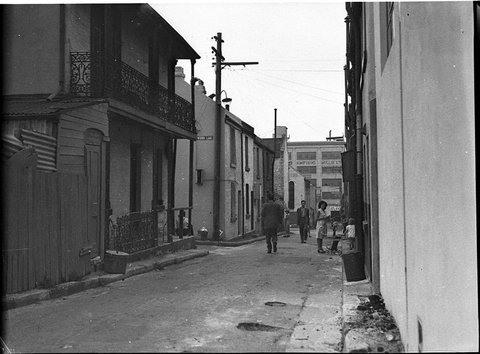 Slums Woolloomooloo sic, 1947
