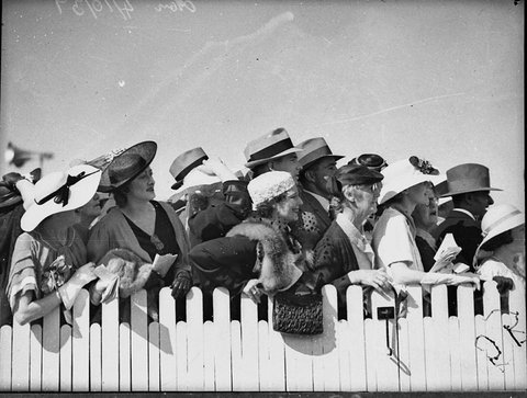 Spring fashions Metrop Metropolitan Day Randwick, 1937