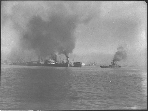 SS Iron Duke stuck on mudbank, 1952?