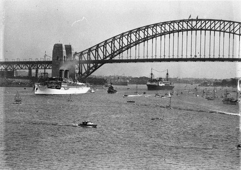 SS Nieuw Zeeland leading flotilla of ships and small craft, 1932
