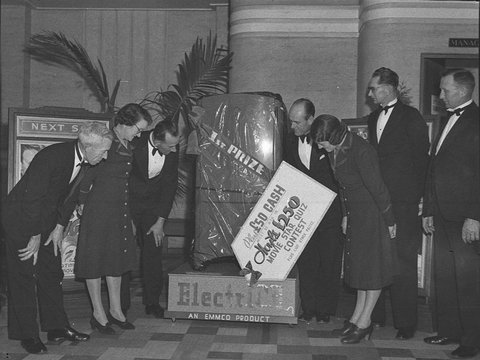 Star Theatre Bondi Junction Refrigeration display and movie star quizz contest, 1939