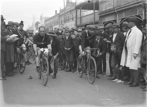 Start line of the Professional Goulbourn to Sydney race, c. 1932