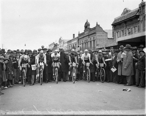 Start of the Dunlop Road race Goulburn to Sydney at Goulburn third of rows pro start, 1932