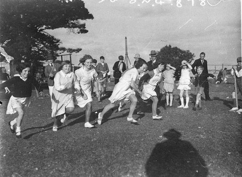 Start of the ladies race, 1930s