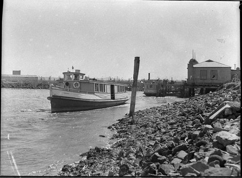 Stockton ferry aground, 1957