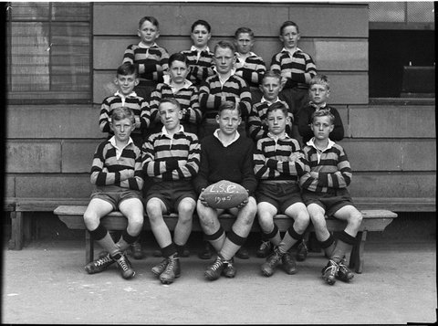 Sydney Grammar School football team, 1945