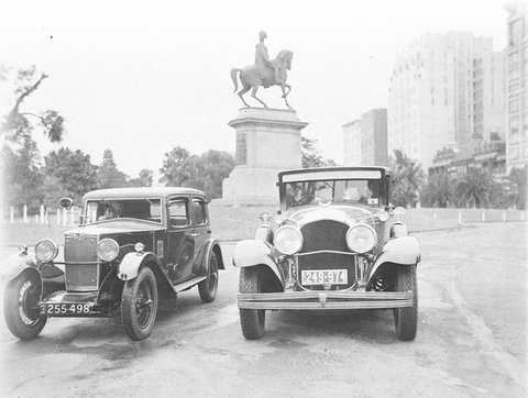 The 1928 models Riley and Chrysler sedans at Conservatorium