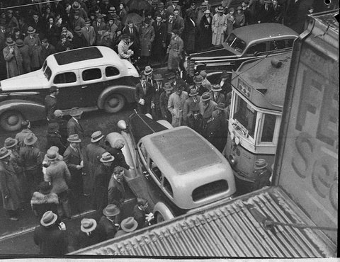 Tram and taxi smash in Pitt Street, 1937