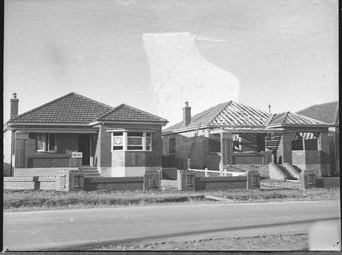Turtle Calder one cottage at Kogarah taken for Telegraph classified ads, 1937