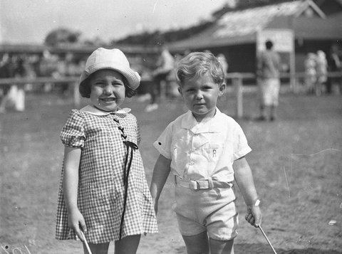 Two small children, 1920s