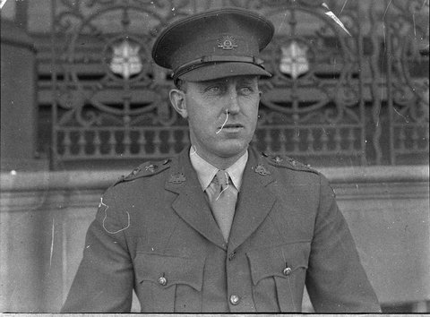 Unidentified Australian Army captain from group described in Hood register as Associated Press negatives some Union Theatres Capitol military Newspaper News, 1939–45