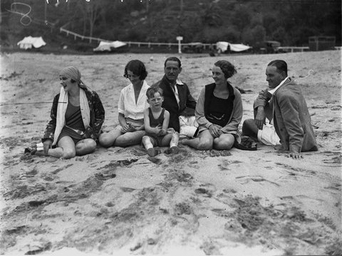 Unidentified society people Christmas holidaying at Palm Beach NSW, 1930s