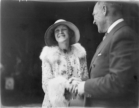 Unidentified star actress greeted by manager It may have been Josie Melville Ted Hood 3151988, 1927–30