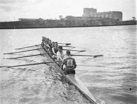 University Economics Faculty eightoar rowers, 1930s