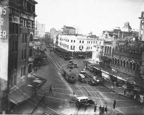 View of Kings Cross looking along Darlinghurst Road from the Kings Cross Hotel, 1933–34