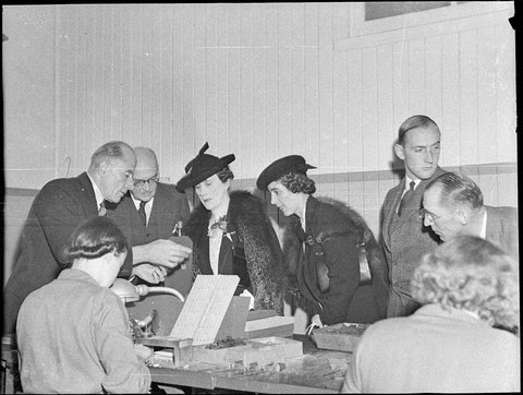 Visit to AWA works by Sir Ernest Fisk and party, 1939