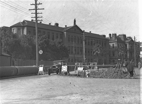 Water Board trench across Missenden Road, 1933