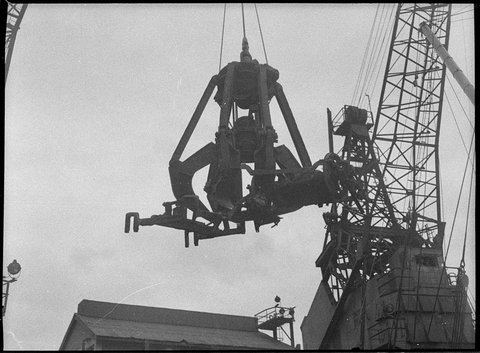 Westwood magnet grab understood to be the first of its type to operate in Australia unloads scrap from a ship at BHP, 1954