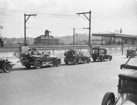 William Holmans funeral lined up beside Milsons Point Railway Station, 1934