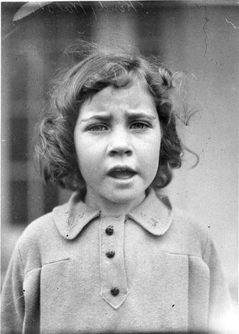 Young girl performer Jean Smith at Eisteddfod, 1934