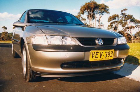 1997-1998 Holden Vectra (JR) GL hatchback, 1997–98