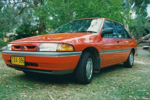 1991-1994 Ford Laser (KH) GL 5-door hatchback, 1991–94