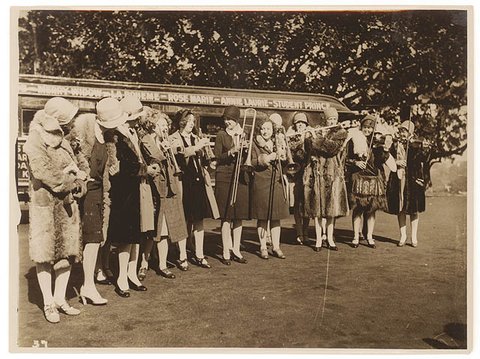 IngenuesandTracklessTrain-Sydney-SamHood, 1920