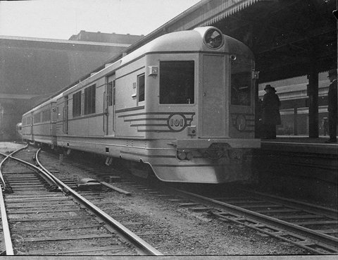 Silver City Comet PH101 at Central, 1937