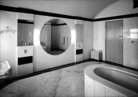 Bathroom of Mr T.A. Field, Turramurra, Sydney, 193- - photographer Sam Hood, 1935