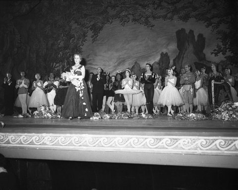 Curtain call on the opening night of the Royal Ballet's Swan Lake, with Rowena Jackson, at the Empire Theatre, Sydney, 11 September 1958 - photographer Ken Redshaw
