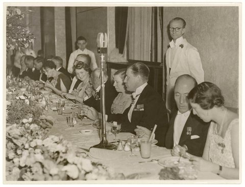 State dinner with the Wakehursts and Fisk, Hotel Australia, Sydney, ca. 1938 - photographer Sam Hood, c. 1938