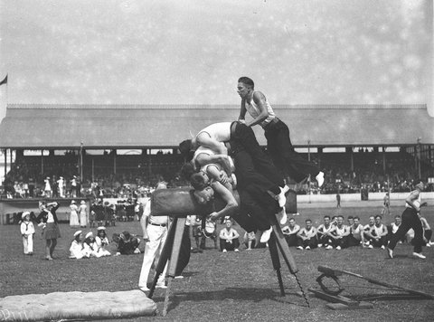 Men's vault, Highland Society's Caledonian Games, Sydney Showground, 1 January 1935 by Sam Hood