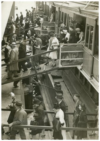 Disembarking South Steyne, Sydney, 1940 - attributed to Dennis Rowe
