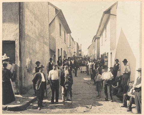 Exeter Place, off Wexford-street from Views taken during Cleansing Operations, Quarantine Area, Sydney, 1900, Vol. II - under the supervision of Mr George McCredie, F.I.A., N.S.W. photographed by John