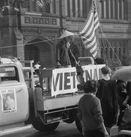 University of Sydney Commem Day procession, Old Medical School, 5 May 1965 - photographer Jack Hickson, Australian Photographic Agency
