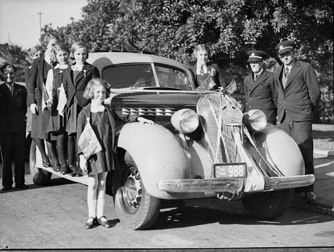 Orphanage outing to Gracie Fields' picture (The Show Goes On), taken for British Empire Films by Sam Hood, 10 May 1937