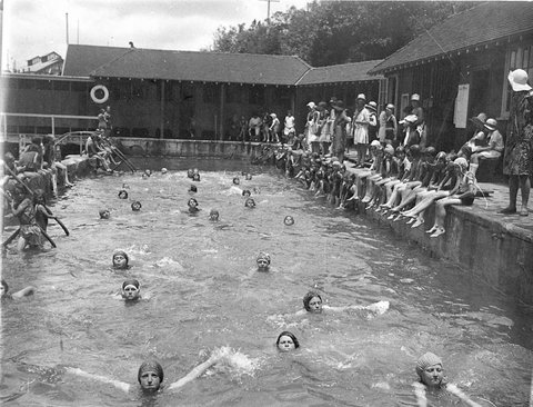 General view of the Baths (Domain Baths, Woolloomooloo, c.1930s, by Sam Hood