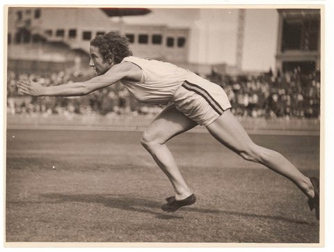 Decima Norman, Empire Games, Sydney, 1938 - photographer Sam Hood