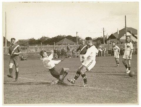 Royal Australian Navy team plays soccer against the visiting German Navy cruiser Köln team, Lyne Park, Sydney, May 1933 - Sam Hood