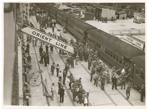 6th Division boards the troopships, 9-10 January 1940, by Sam Hood