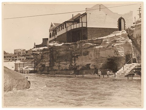 Giles's Hot Sea Baths, Coogee, c. 1930s, by Sam Hood, 1920–50