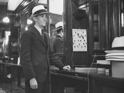 Photographer Lethington Maitland in a new panama from City Hatters in Pitt Street, during Panama and Straw Hat Week, 1 November 1934, by Ernie Bowen