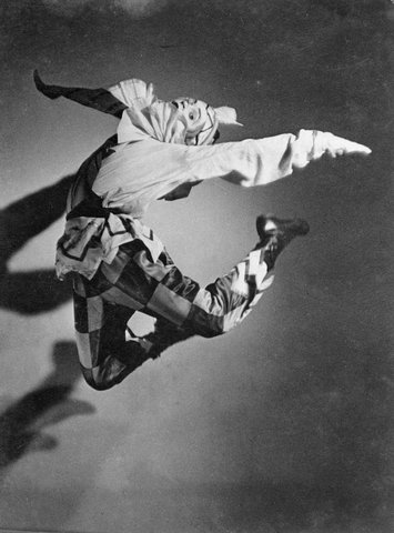 Unidentified dancer (Yura Lazovsky ?) as Petrouchka, Sydney, March 1940 - Sam Hood, 1940?